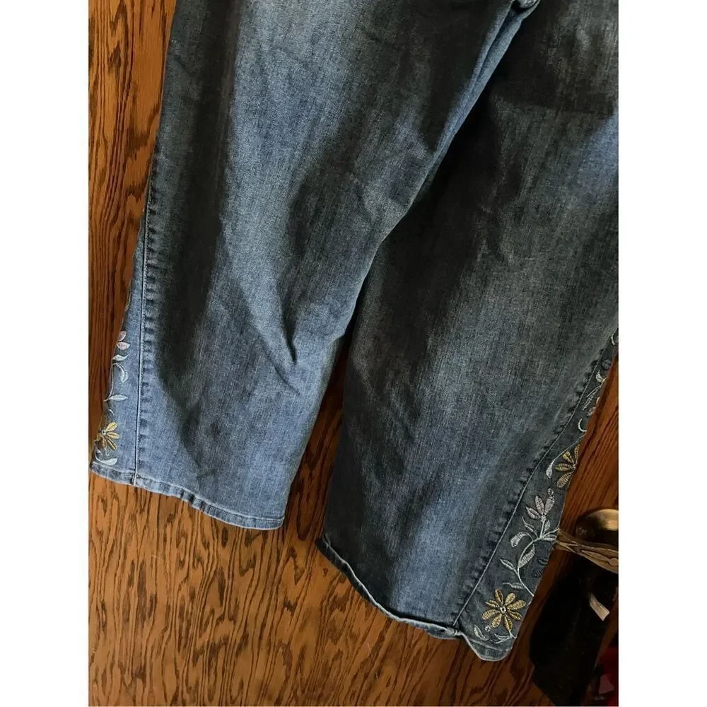 Tribal Jeans Audrey Mid-Rise Wide Leg Crop Jeans With Embroidery Woman’s Size 16